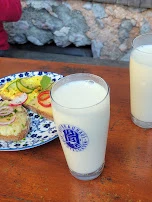 鮮奶及麵包